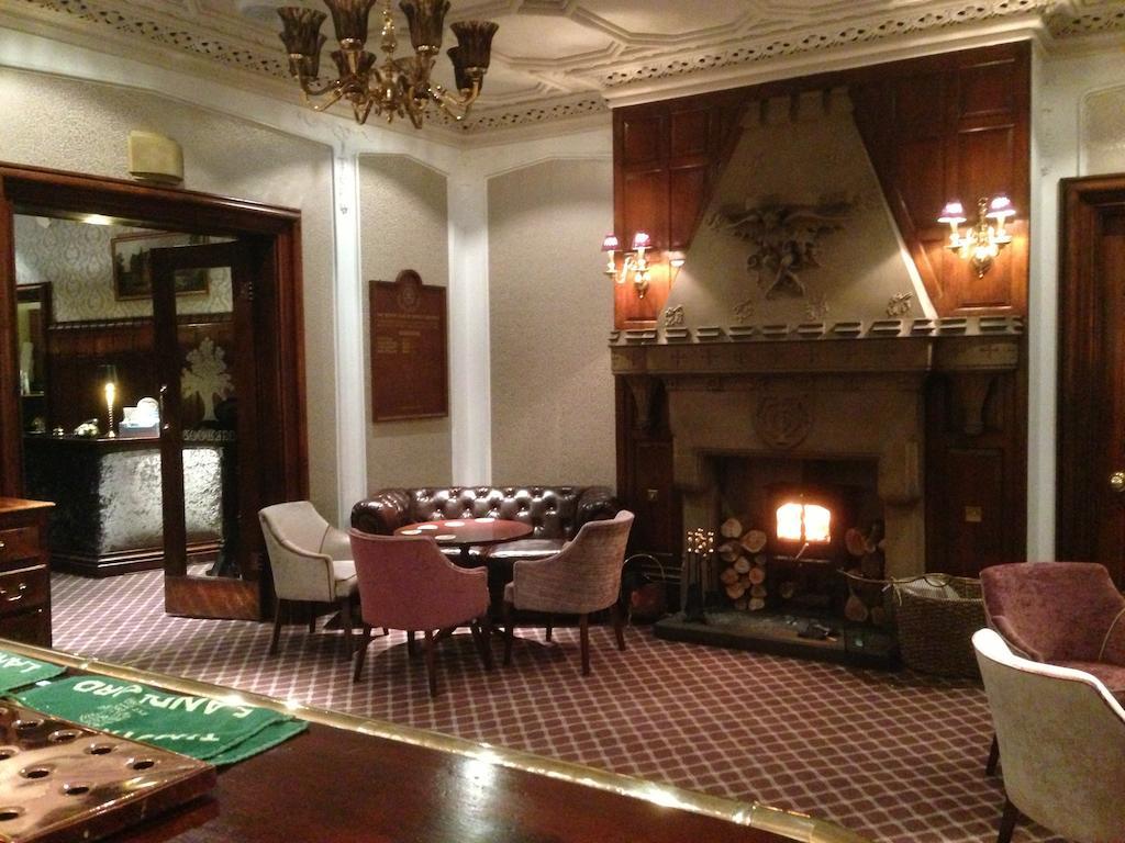 Oakwood Hall Hotel Бингли Экстерьер фото