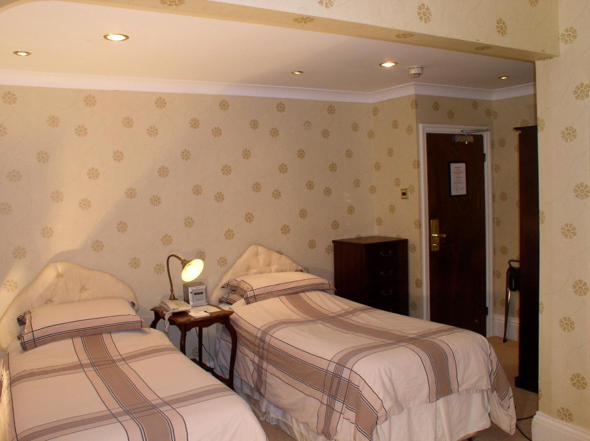 Oakwood Hall Hotel Бингли Экстерьер фото